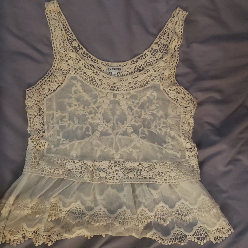 Lace tank top 🤍